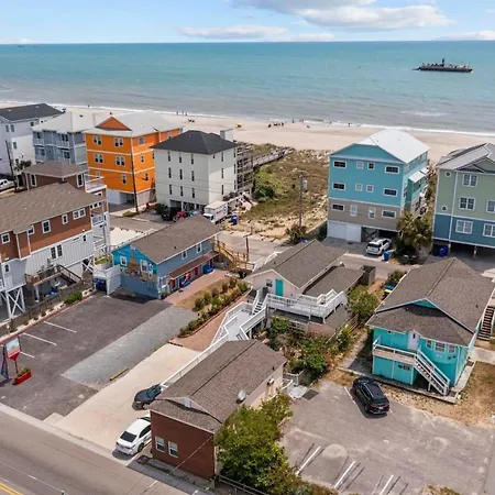 Vitamin Sea Suites. Suite 3. Downtown And A Short Walk To The Sea